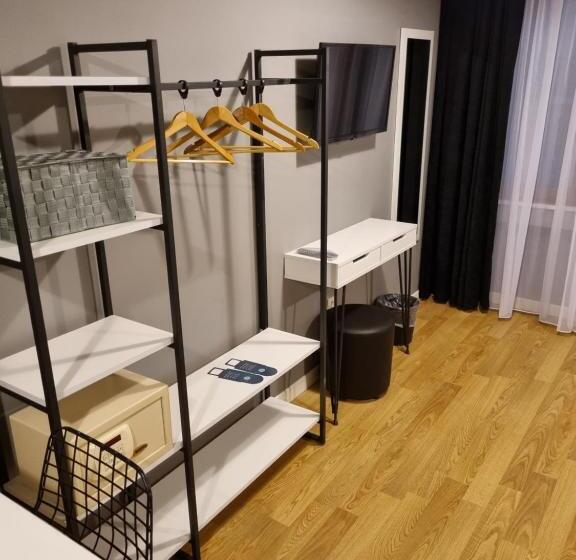 スタンダードトリプルルーム, Utarit Taksim