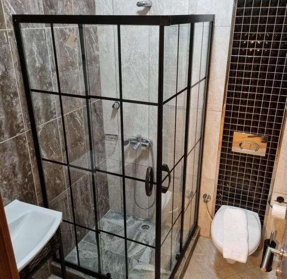 スタンダードトリプルルーム, Utarit Taksim