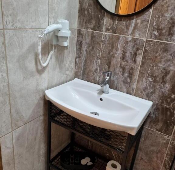 スタンダードトリプルルーム, Utarit Taksim