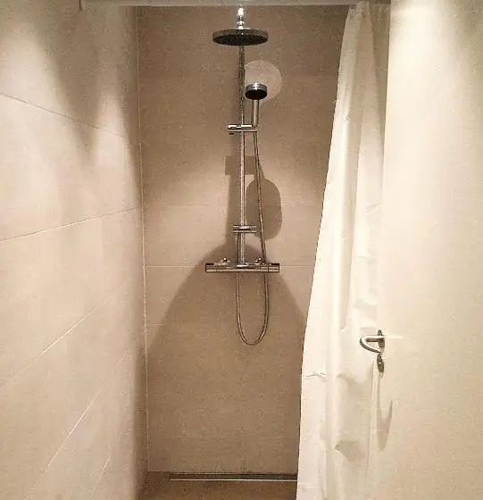 اتاق چهار تخته با دستشویی مشترک, Lækur Guesthouse
