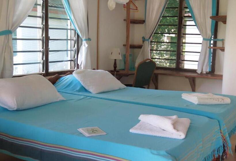 اتاق استاندارد با چشم‌انداز دریا, A Rocha Eco Lodge & Conservation Centre