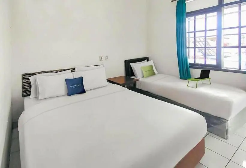 スタンダードトリプルルーム, Urbanview Hotel Pondok Kurnia Cijagra Bandung By Reddoorz
