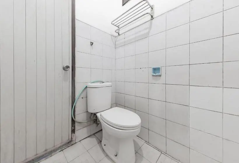 スタンダードトリプルルーム, Urbanview Hotel Pondok Kurnia Cijagra Bandung By Reddoorz