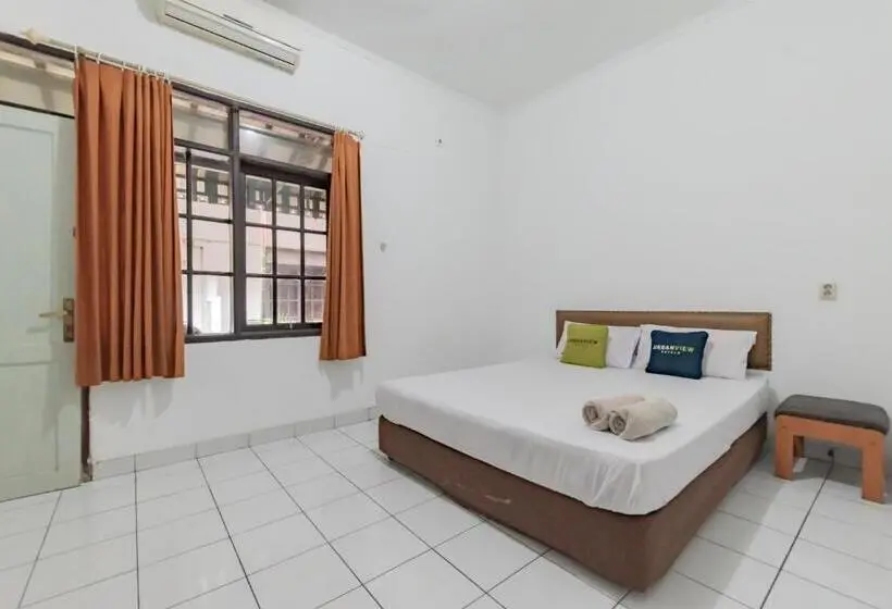 デラックスルーム, Urbanview Hotel Pondok Kurnia Cijagra Bandung By Reddoorz