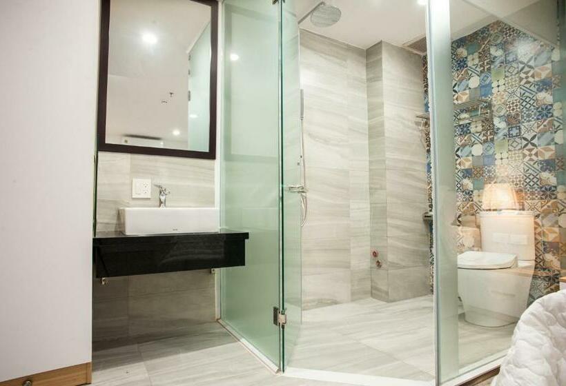 اتاق لوکس با تخت بزرگ, Laluna Saigon