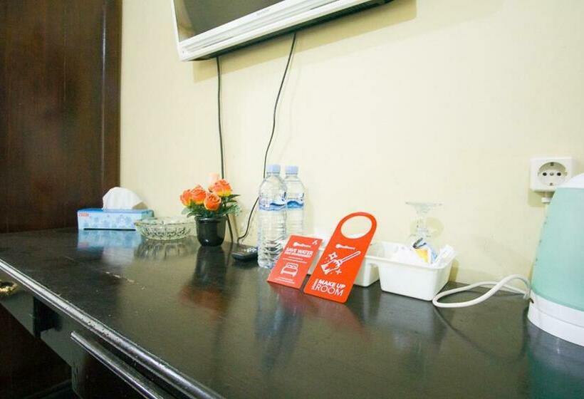 חדר דלוקס, Reddoorz Plus Near Pelabuhan Bitung