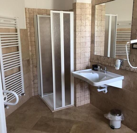 חדר סטנדרט יחיד מותאם לאדם עם מוגבלויות, Regia