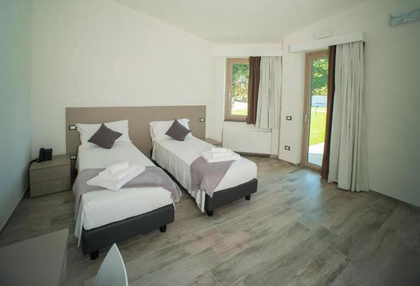 חדר סטנדרט, Regia