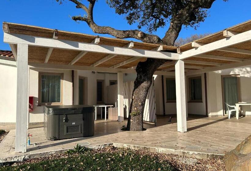 חדר דלוקס נוף לגינה, Regia