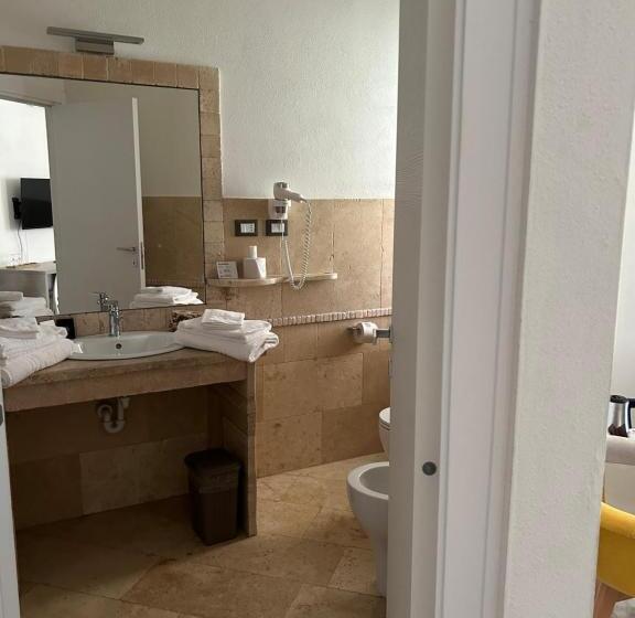 חדר דלוקס נוף לגינה, Regia