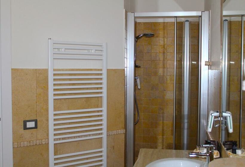 חדר סופריור לשלושה, Regia