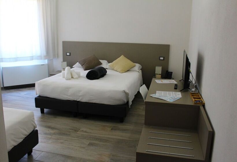 חדר סופריור לשלושה, Regia