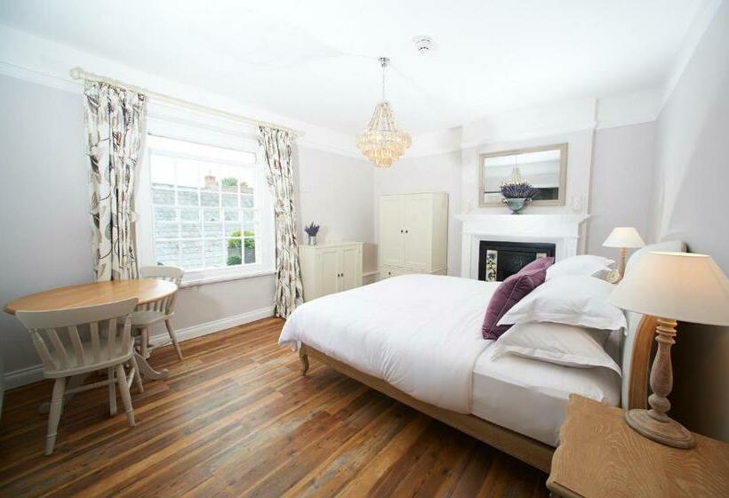 Deluxe Suite King Bed, The Bugle Inn Twyford