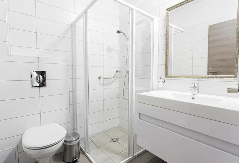 バルコニー付きスタンダードトリプルルーム, Butikhotel Visegrád