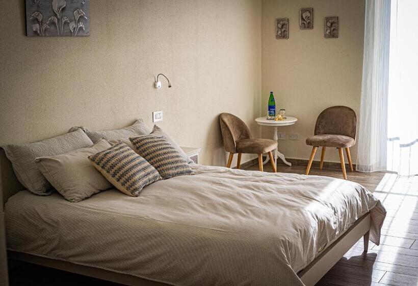 バルコニー付きデラックスルーム, Al Tirabusòn Country House