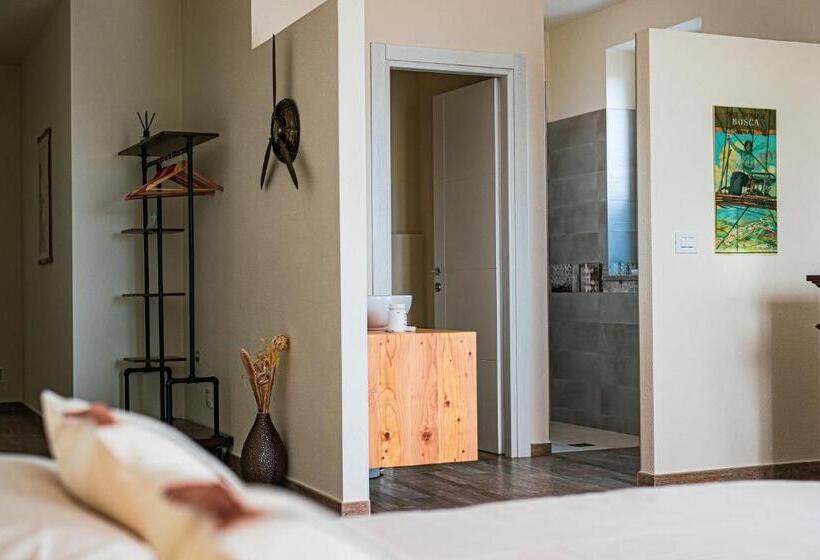 庭の見えるジュニアスイート, Al Tirabusòn Country House