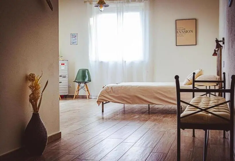 庭の見えるジュニアスイート, Al Tirabusòn Country House