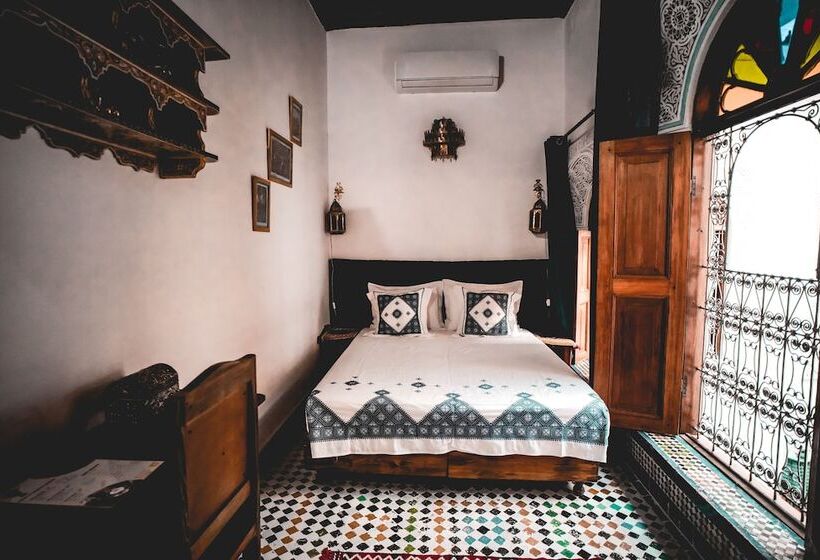 سوییت, Riad Rasia