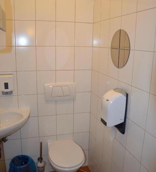 غرفة عائلية, Zimmervermietung Fasching