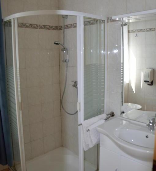 غرفة قياسية ثلاثية, Zimmervermietung Fasching