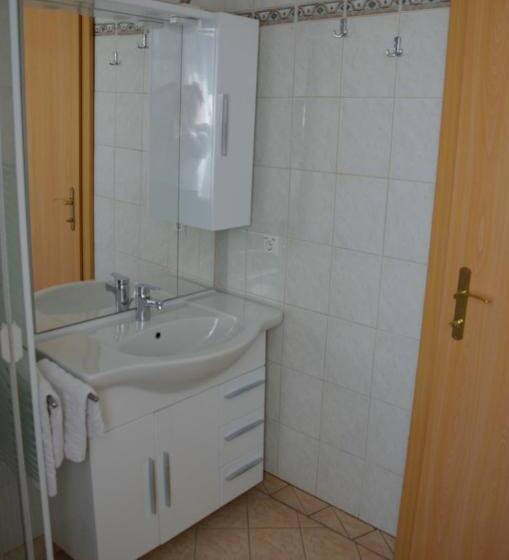 غرفة قياسية ثلاثية, Zimmervermietung Fasching