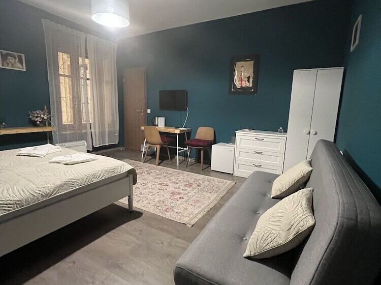 חדר סטנדרט לשלושה, Lanskyrooms