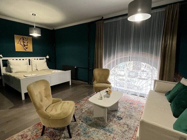 חדר סטנדרט לארבעה, Lanskyrooms