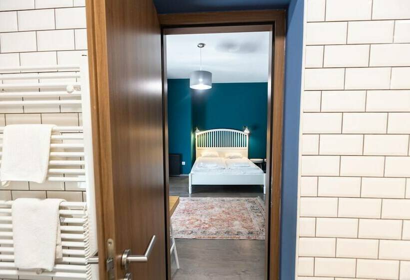 חדר סטנדרט, Lanskyrooms