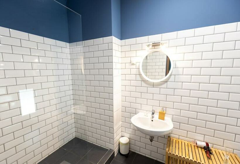 חדר סטנדרט, Lanskyrooms