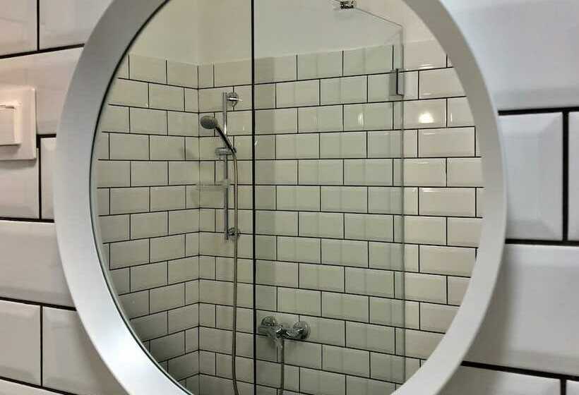 חדר סטנדרט, Lanskyrooms