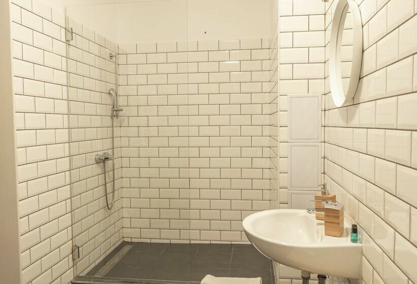 חדר סטנדרט, Lanskyrooms