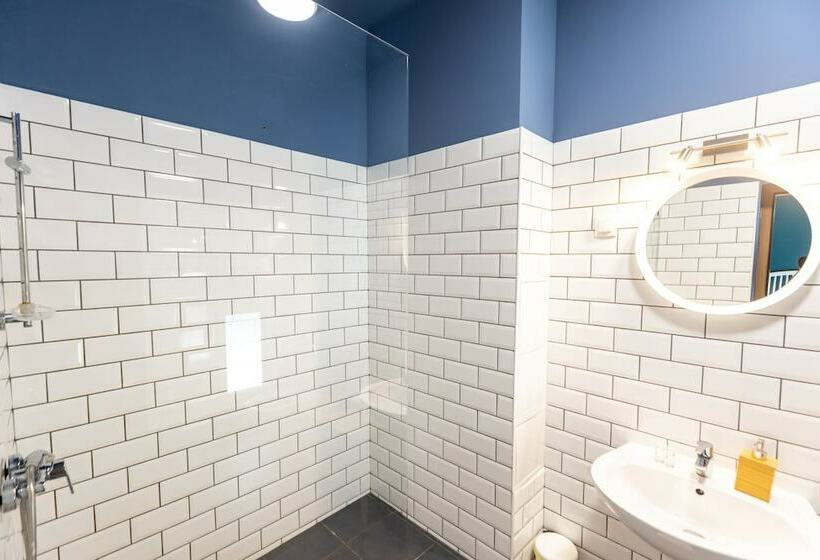 חדר סטנדרט, Lanskyrooms