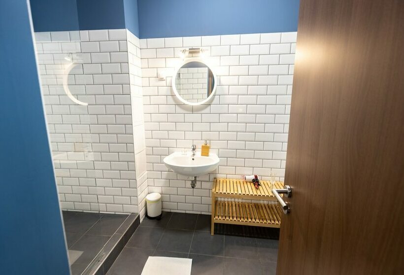 חדר סטנדרט, Lanskyrooms