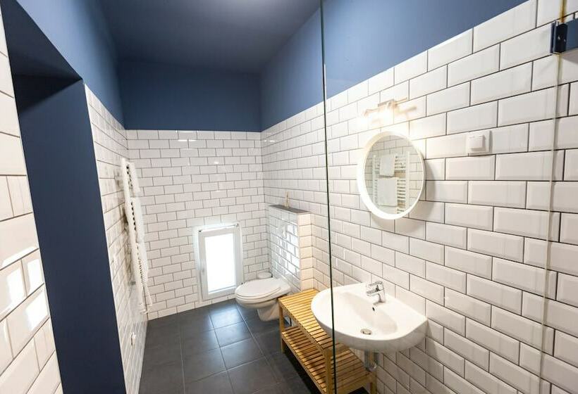 חדר סטנדרט, Lanskyrooms