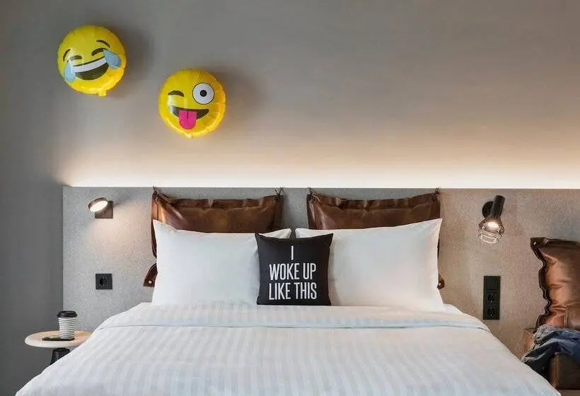 Family Room, Moxy Munich Ostbahnhof