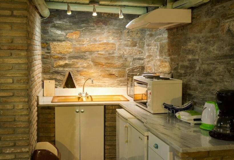 דירת משפחה, Kypri Apartments