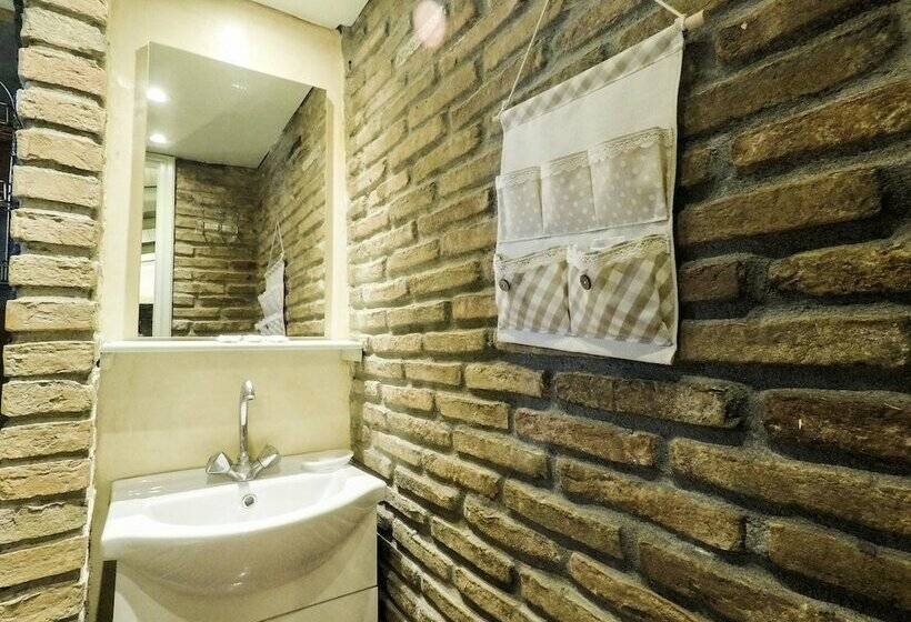 דירת משפחה, Kypri Apartments