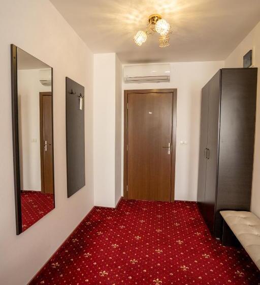 Camera Tripla Deluxe, N Residence