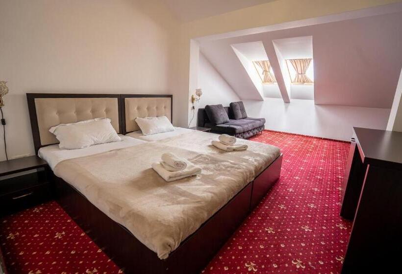 Camera Tripla Economy, N Residence