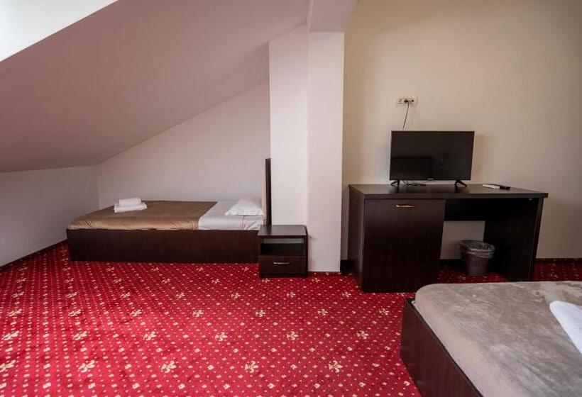 Camera Tripla Economy, N Residence