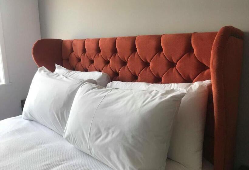 חדר סטנדרט, The Reubens