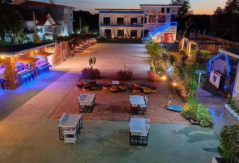 Номер Deluxe, Wixky