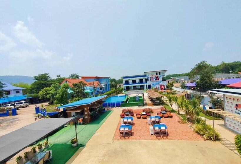 Трехместный Номер Классика, Wixky