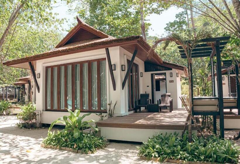 اتاق لوکس با چشم‌انداز دریا, Victoria Cliff Resort Nyaung Oo Phee Island