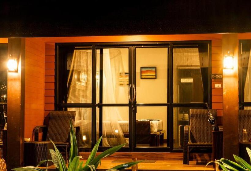 اتاق لوکس با چشم‌انداز دریا, Victoria Cliff Resort Nyaung Oo Phee Island