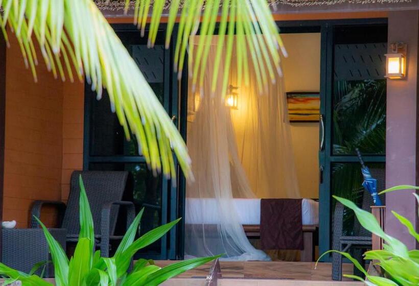 اتاق لوکس با چشمانداز دریا, Victoria Cliff Resort Nyaung Oo Phee Island