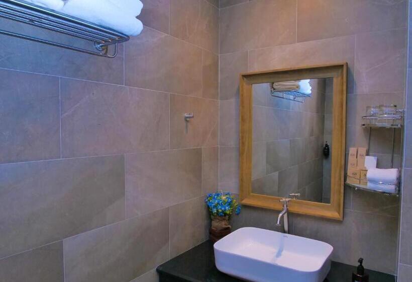 اتاق لوکس با چشمانداز باغ, Victoria Cliff Resort Nyaung Oo Phee Island