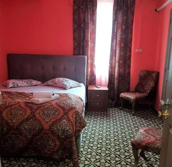 اتاق استاندارد یک نفره, Darosy