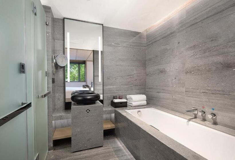 Люкс, Hualuxe Xi An Tanghua, An Ihg
