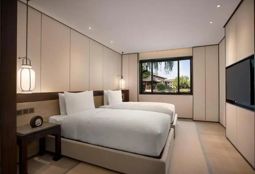 Standard-invahuone, Hualuxe Xi An Tanghua, An Ihg